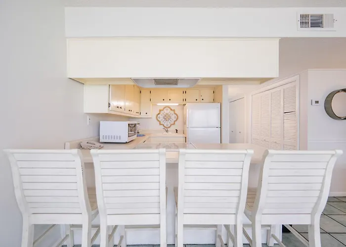 Apartment Island Winds East 706